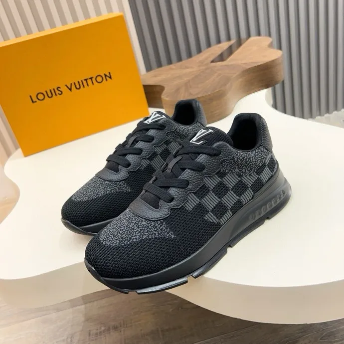 💰 640LV latest sneakers! Select high-quality Monogram fly-knit fabric and have a square logo on the upper, highlighting the fashion of the 2025 men's series. The high-end and elegant upper made of absorbent film material collides with the dynamic ultra-light sole for texture, and the Louis Vuitton logo embellishes the back and outsole of the shoe.    SIZE 39-45 (38, 46 customized)